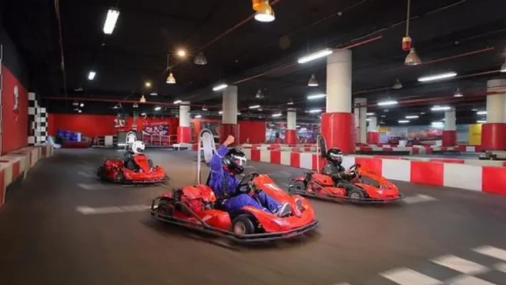 Red Sea Mall Palying